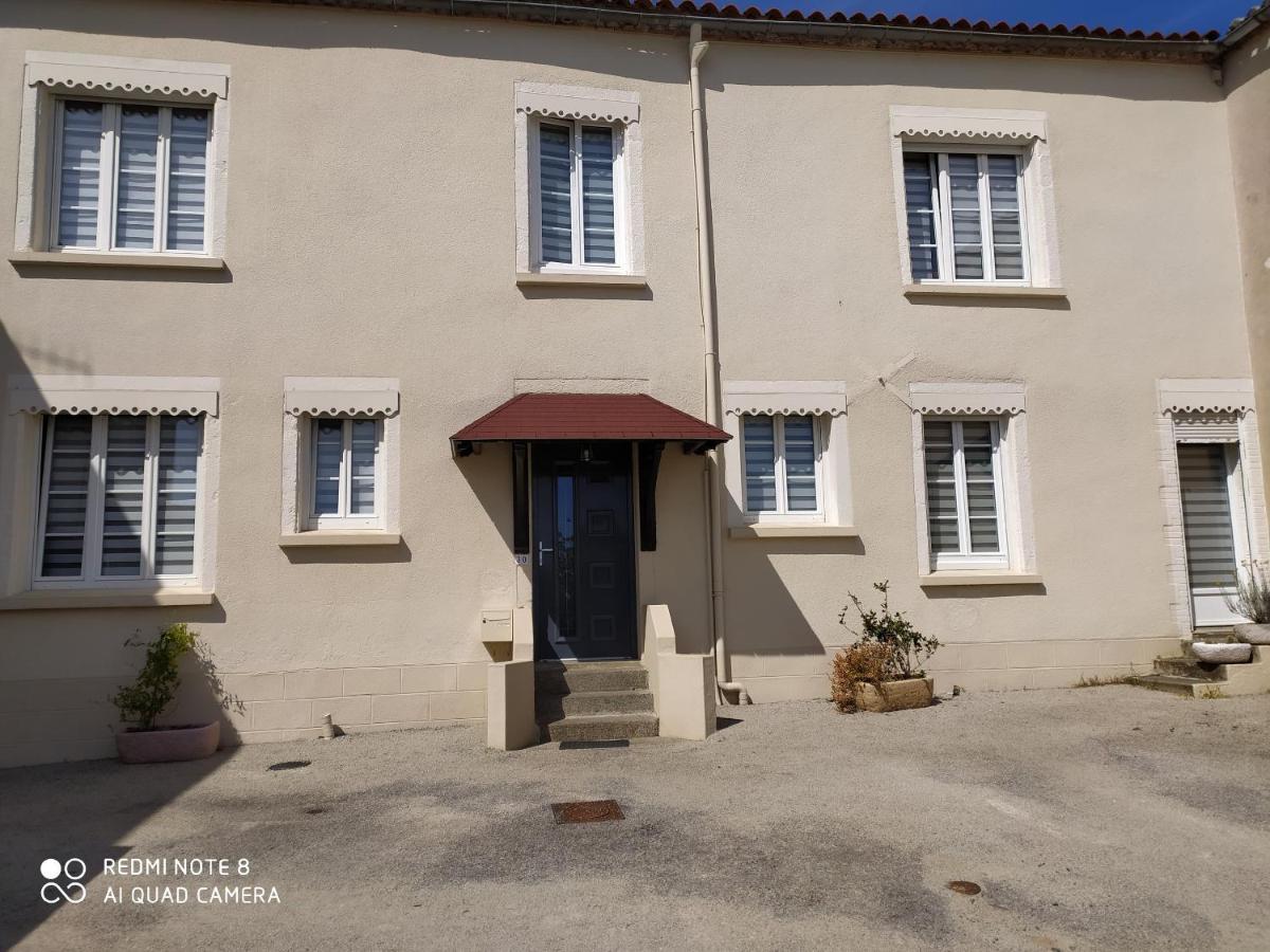 Chambre Meublee A Louer Pouzauges Bagian luar foto