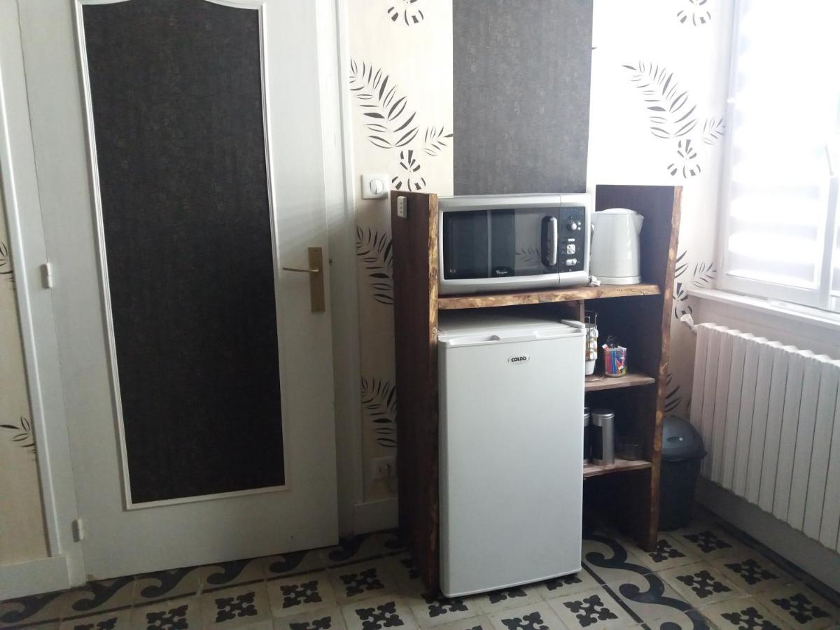 Chambre Meublee A Louer Pouzauges Bagian luar foto